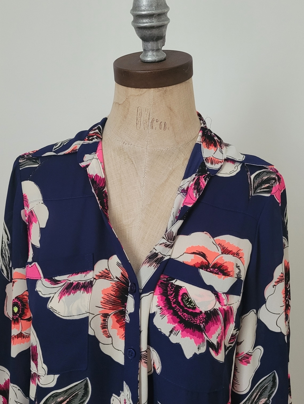 Express The Portofino Shirt Button Up Navy Floral Print XS - Picture 3 of 10